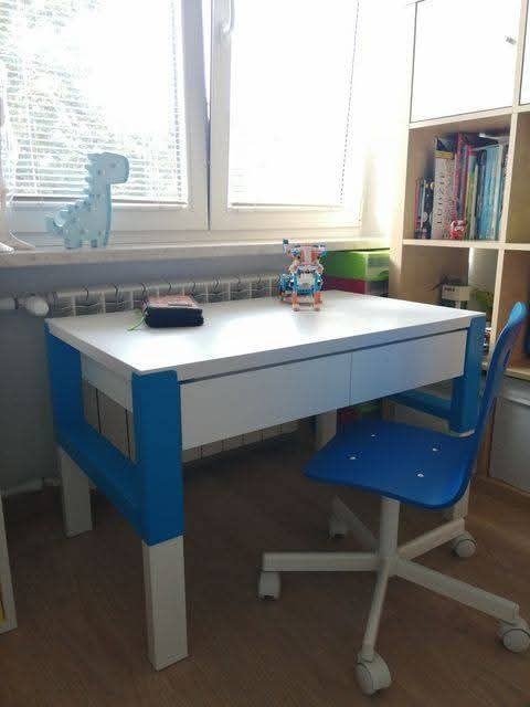 Biurko Ikea rosnące pahl z szufladami