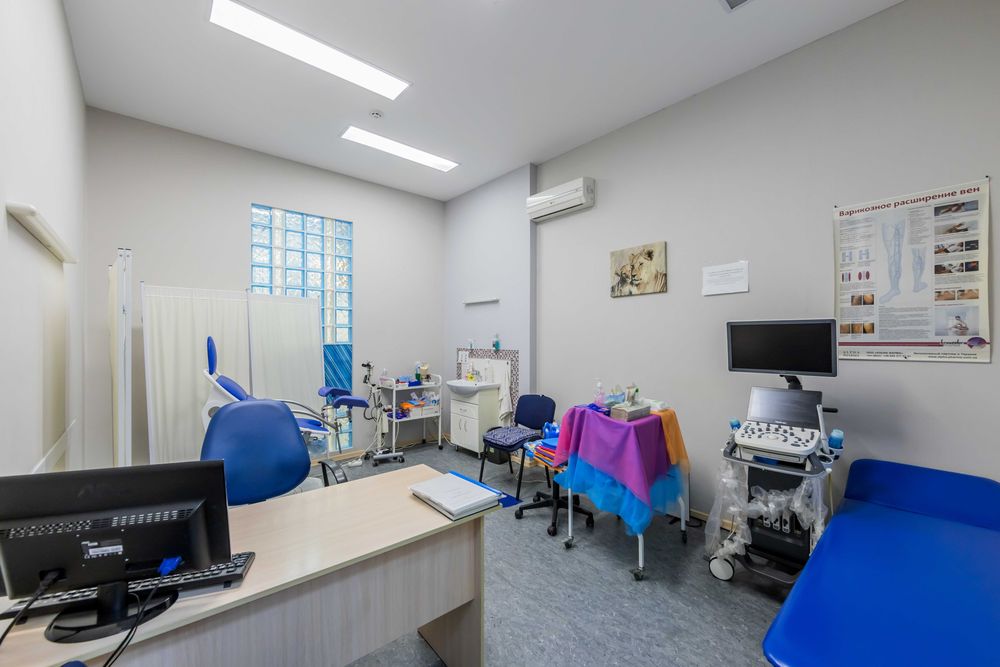 Приміщення під медичну клініку 358 м² — оренда з правом викупу | Поділ