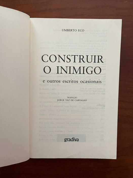 "Construir o Inimigo" de Umberto Eco