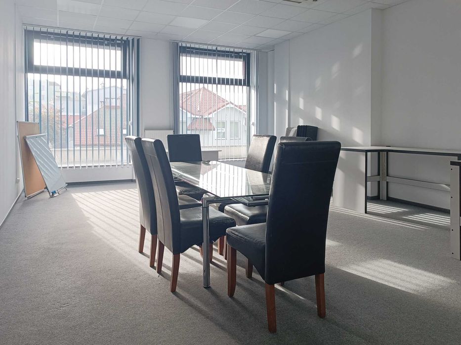 OVAL OFFICE- Nowoczesne biura z pełnym zapleczem