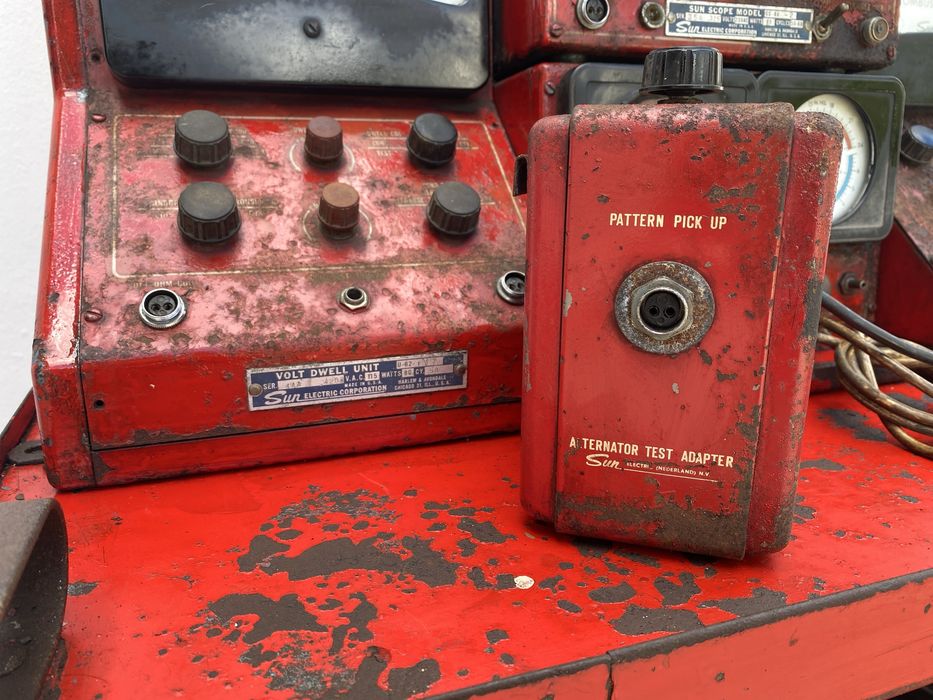 Máquina de diagnóstico de motores Sun 820 Electronic Engine Tester antiga 1950s automobilia