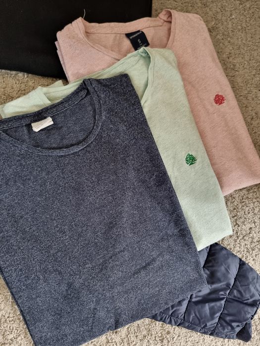 Lote de Roupa tamanho S e sapatilhas