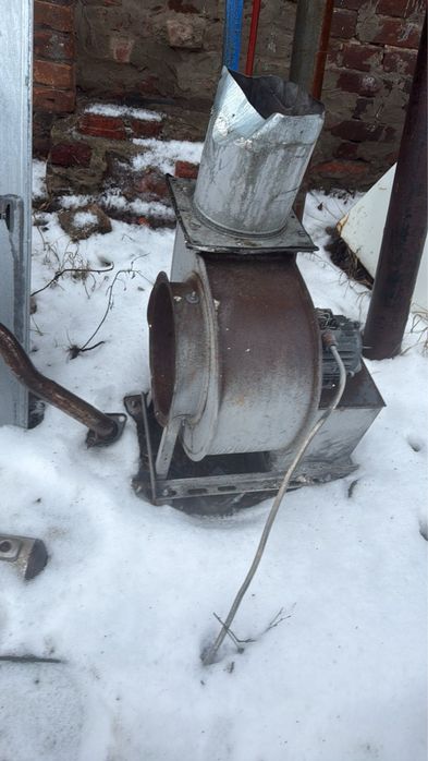 Продам вытяжку бу рабочию