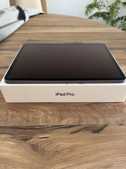 iPad Pro 11” M1 (3.ª Geração) 512GB Wi-Fi | Excelente Estado + Capa