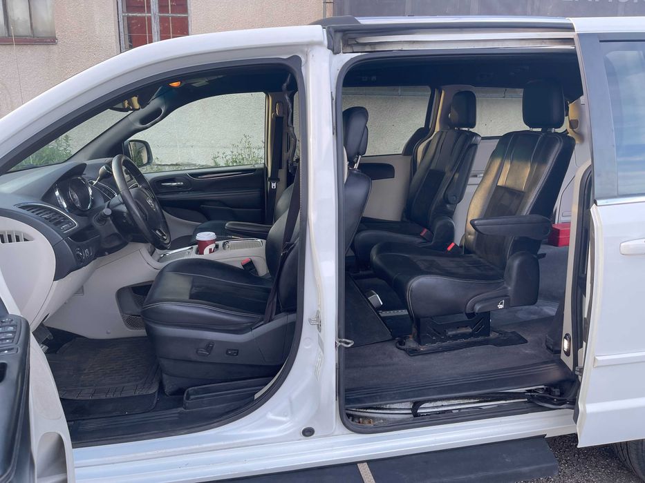 Dodge Grand Caravan dla Osób niepełnosprawnych vat23% . Zamiana