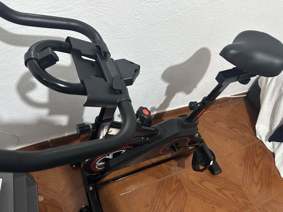 Bicicleta pra exercicios muito nova uma semana de uso