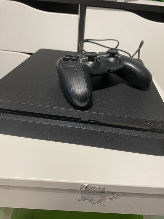 Konsola ps 4 i jeden pad