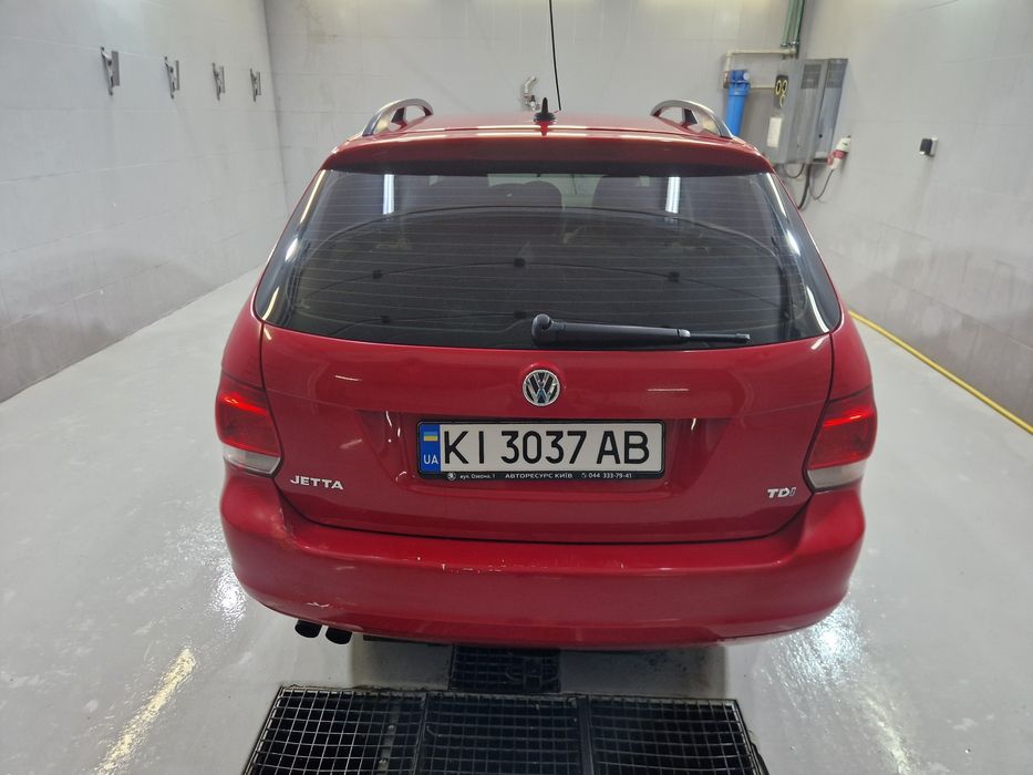 Volkswagen Jetta 2,0 tdi 2011год