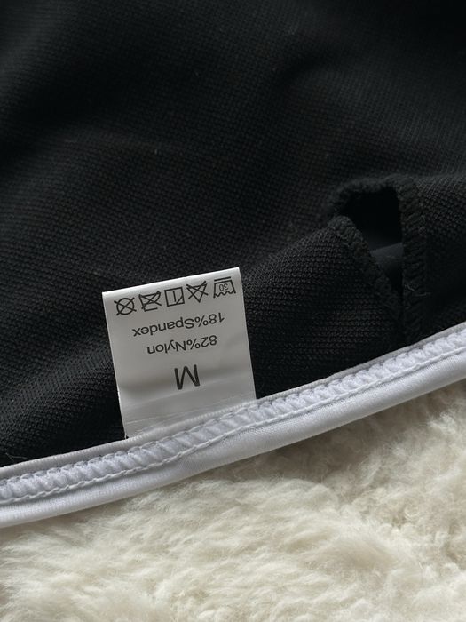 купальник черный и розовый с белой оконтовкой