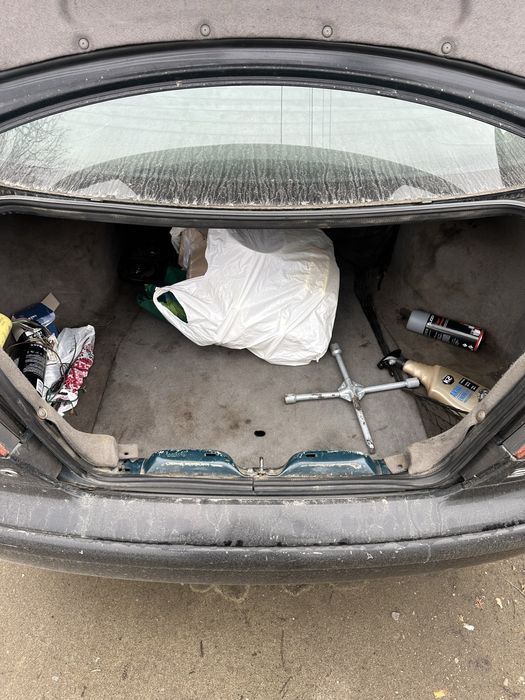 Вольво s40 під відновлення або на запчастини(по кусках не продається)