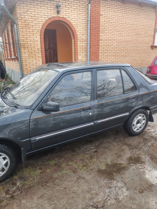Peugeot 309 SR .