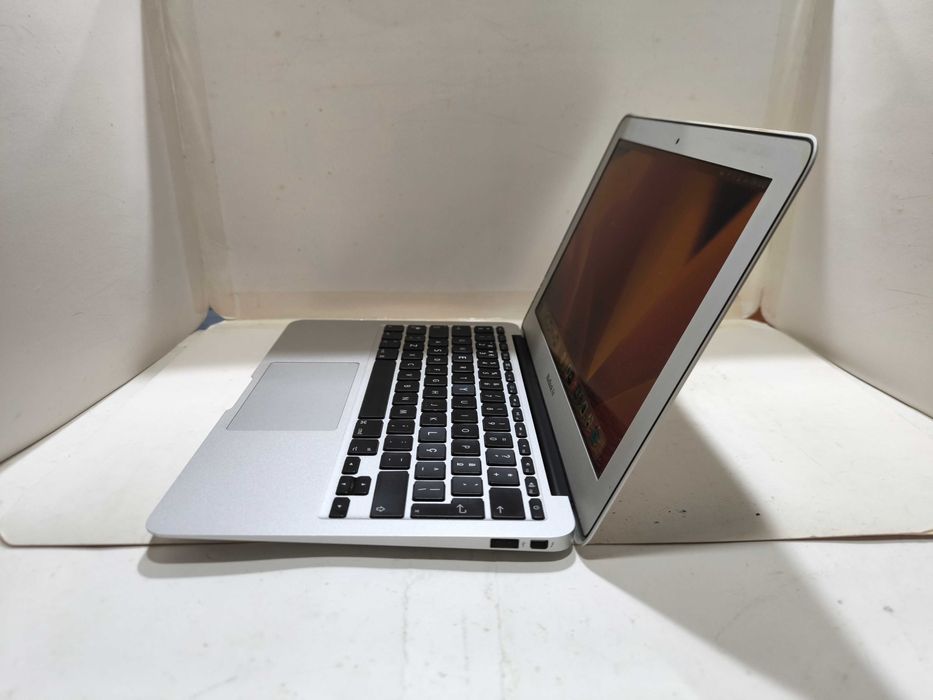 Apple Macbook AIR 11” i5 ssd 256GB