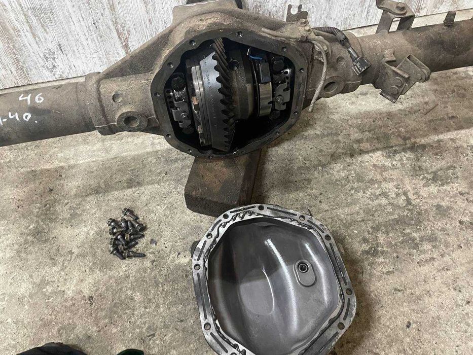 Задній міст задний мост з блокуванням 46/13 Нісан Nissan Navara D40