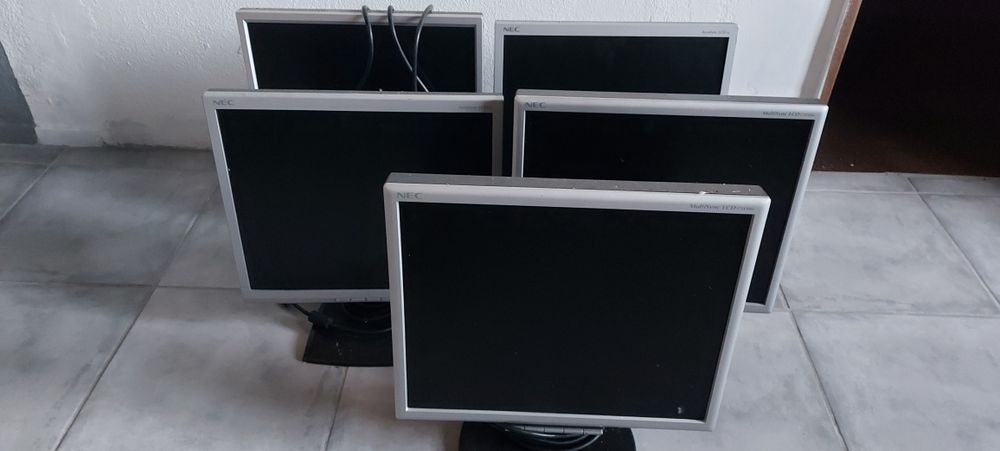 5 monitores de 17 polegadas