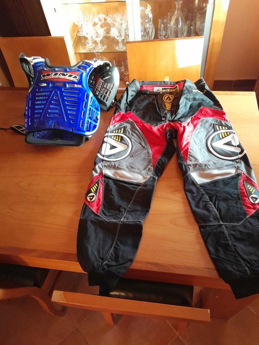 calças de mota em estado novo