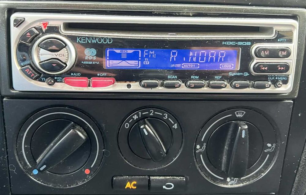 VW Golf IV 1.4 16v A/C direçao asssitida  Nacional