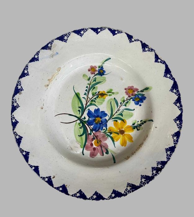 Prato em faiança tradicional portugues