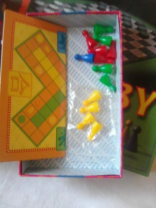 Gra chińczyk /Warcaby 2 w 1 Gabi + gratis