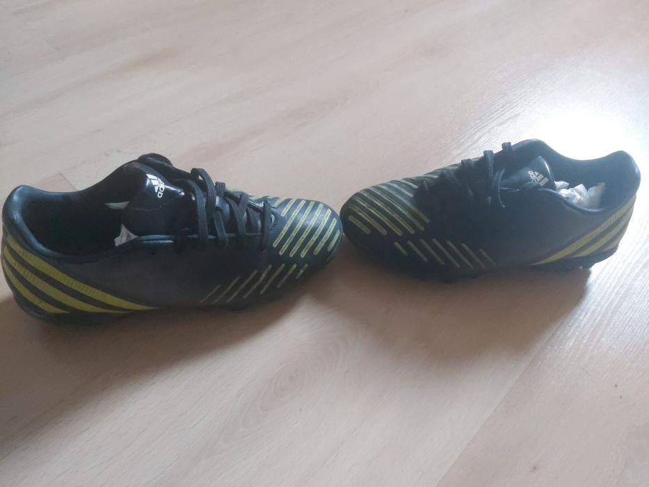 Vendo chuteiras de futebol da adidas e nike