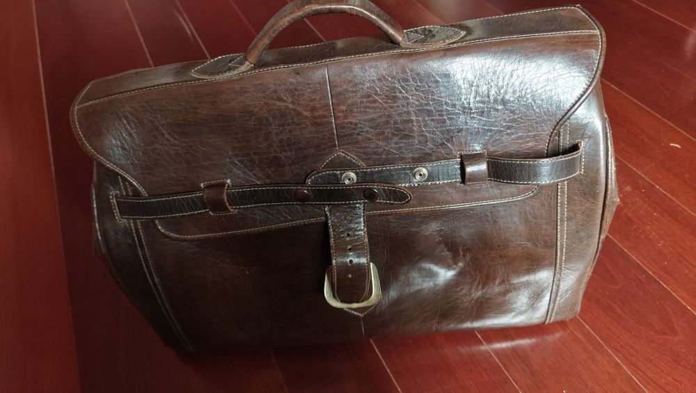 Mala de viagem vintage em pele