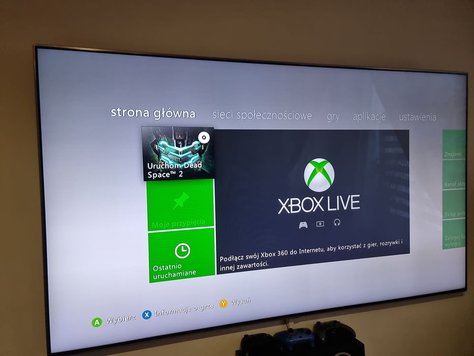 Xbox 360 Slim  E - sama konsola