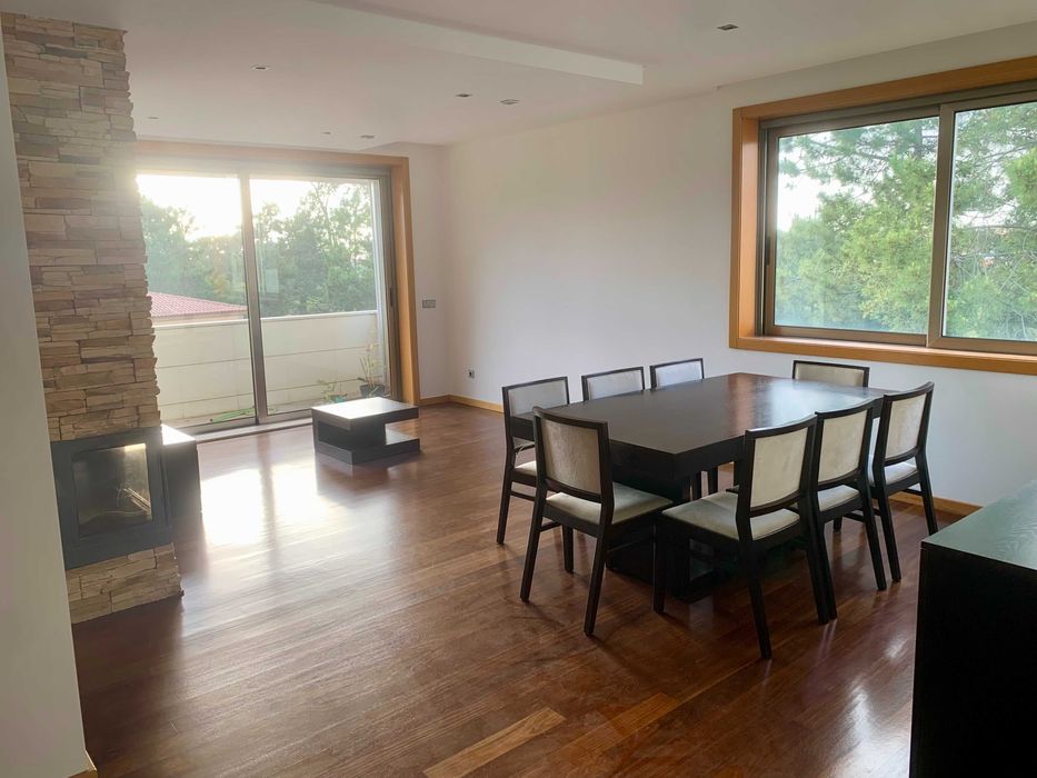 Sala de jantar + Quarto de casal - 400€