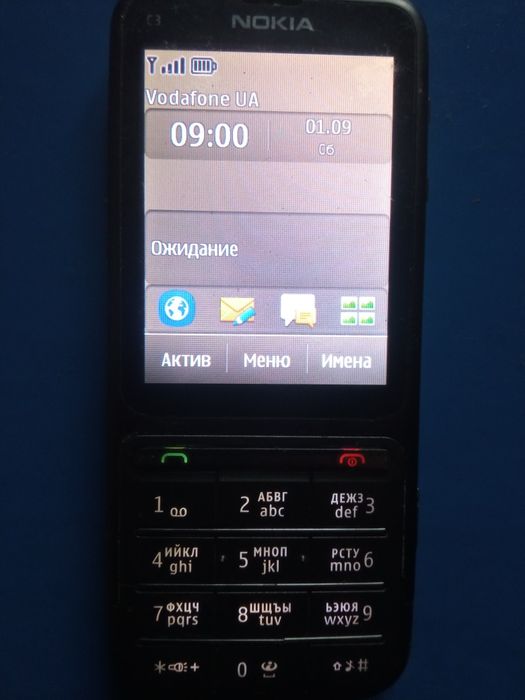 Лот кнопочных телефонов.