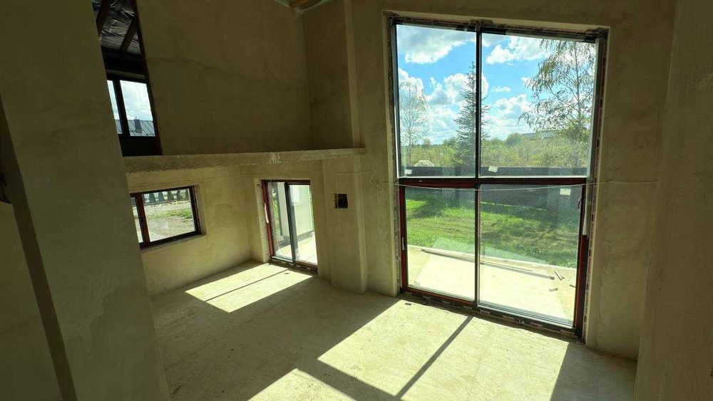 Просторий будинок, котедж в КМ