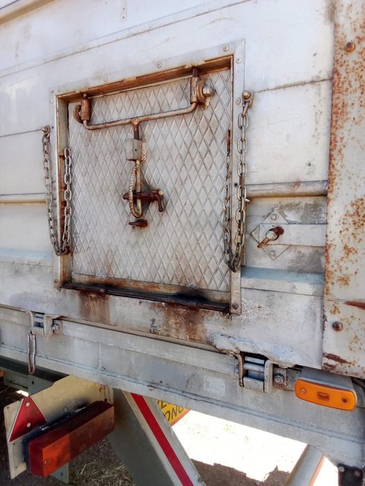 Galera basculante com 12,60m