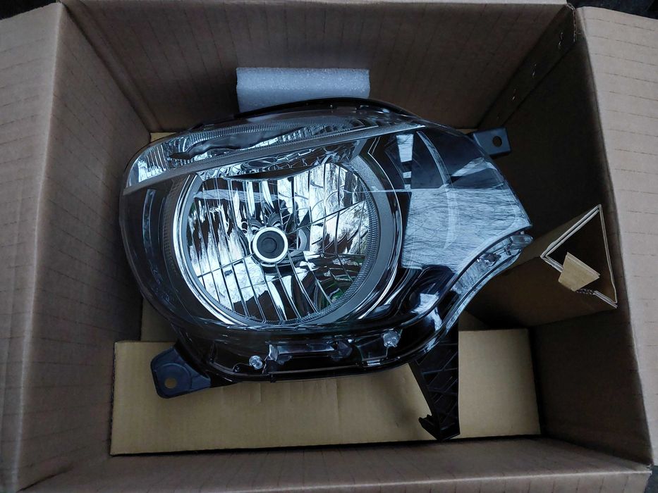 RENAULT TWINGO 2 II lampa przednia
