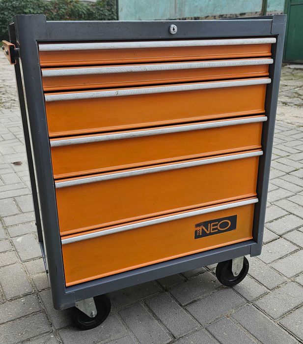 Sprzedam szafkę narzędziową na kółkach NEO