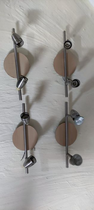Ceiling-mounted projector track with 3 projectors430894314506823682