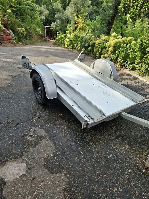 Reboque para 3 motas ou moto 4