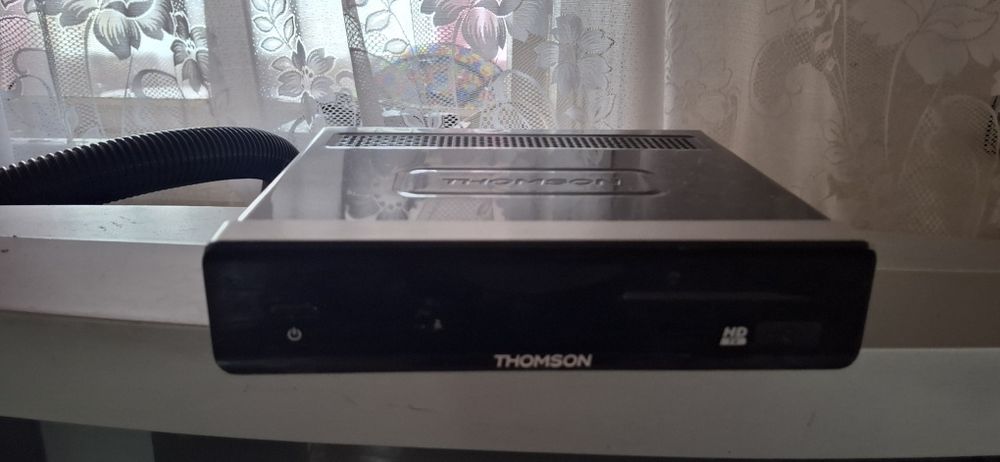 Продам тюнер Томсон