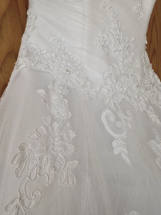 Vestido de noiva ProNovias com véu e bolero