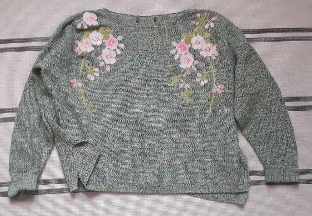 Sweter oversize z haftem 42 44