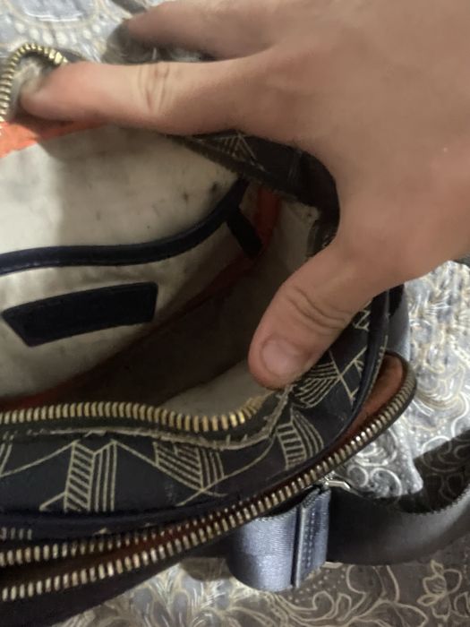 Bolsa Lacoste em bom estado