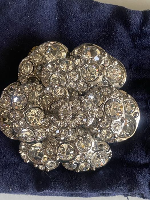 Брошка, кулон Chanel Camellia