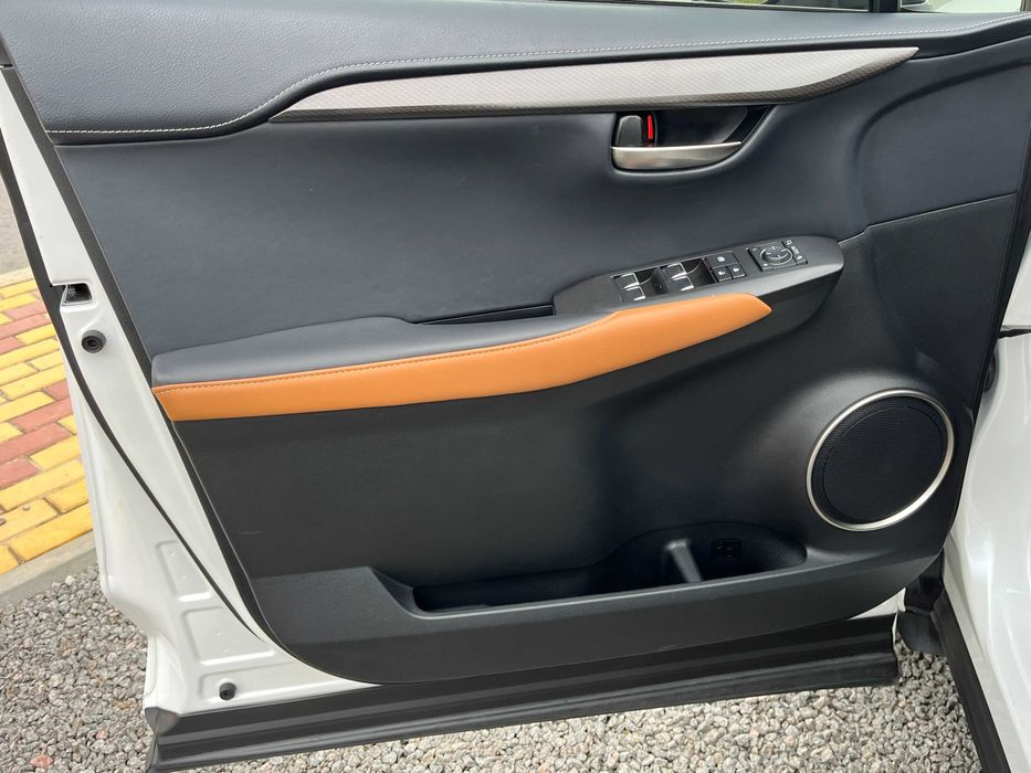 Продам Lexus NX 300