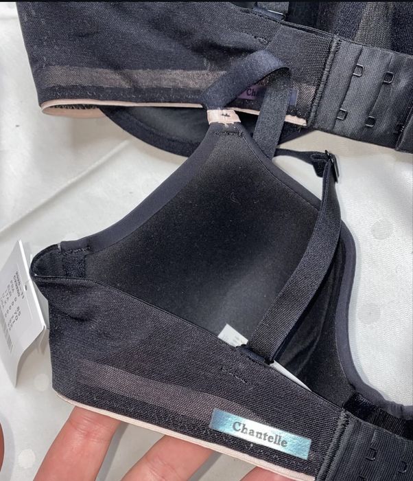 Бюстгалтер Chantelle оригінал 70B маломірить, на етикетці 70D