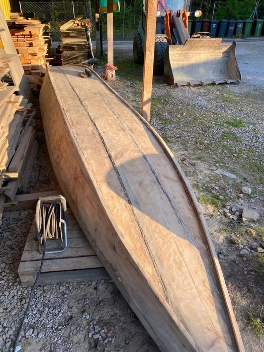 Łódz drewniana tradycyjna pychówka wiślana