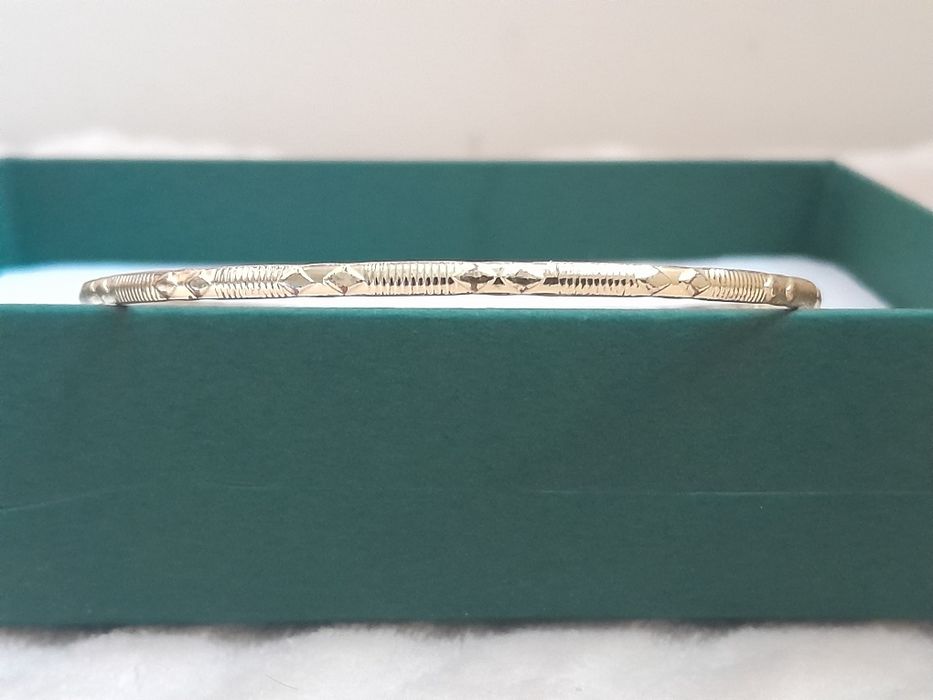 Złota bransoletka bangle
