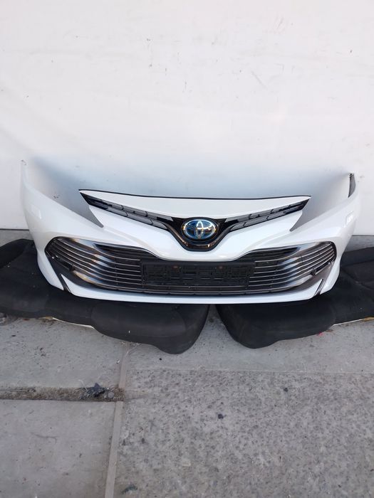 Бампер передній в зборі на Toyota Camry 70 17-23 року з туманками