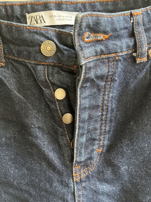 синие джинсы zara