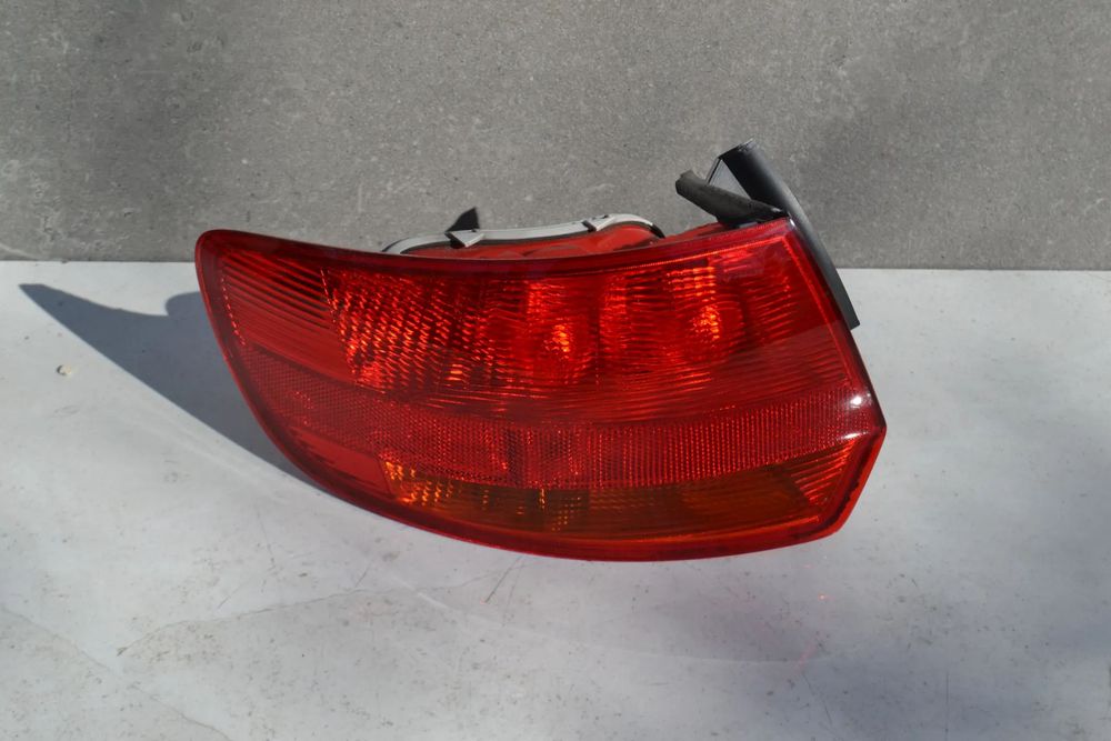 AUDI A3 8P SPORTBACK LAMPA TYŁ TYLNA LEWA W BŁOTNIK 8P4945095C