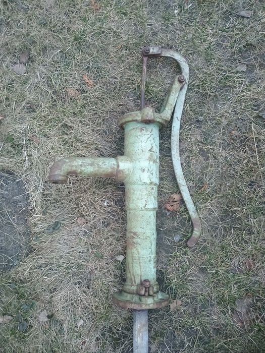 Stara pompa do wody ogrodowa abisynka