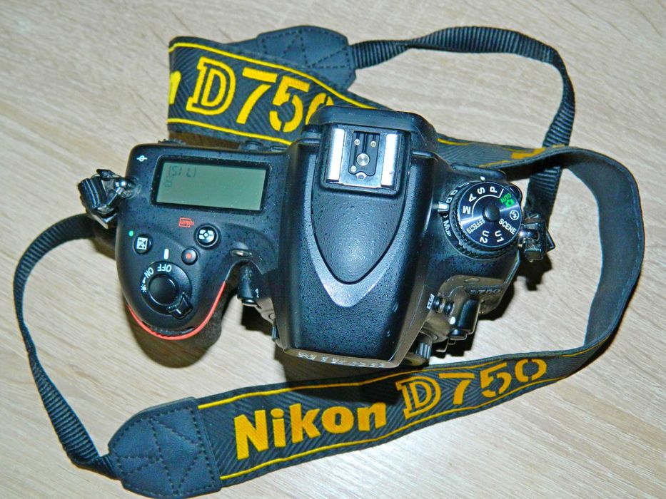 Продам фотокамеру Nikon D750 (body)
