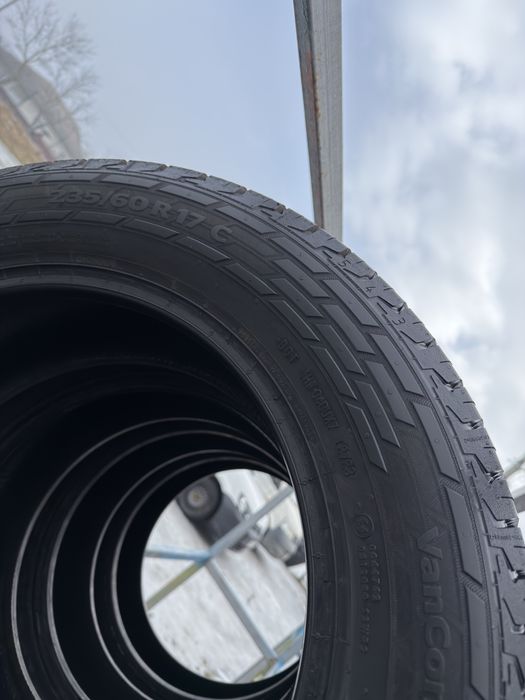 Шини б/у 235/60 R17C Continental 4шт
