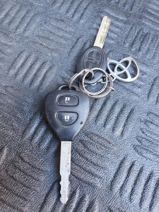 Kluczyk Pilot Do Toyota Auris, Rav4, Avensis, Yaris, Verso, RAV4, Hilux, IQ - klucz z pilotem