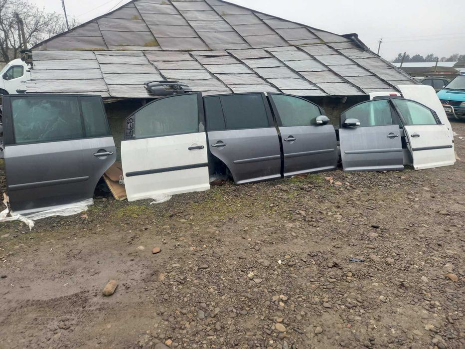 продам дверки до  CADDY та  TOURAN Passat